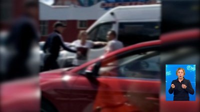 Водитель легковушки и маршрутчик подрались