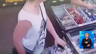 У мужчины украли телефон в алкомаркете