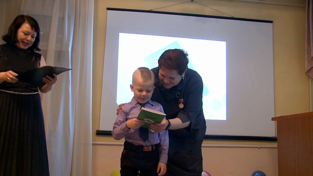 В библиотеке № 22 представили стихотворения Радия Курамшина «Проказник Смех»