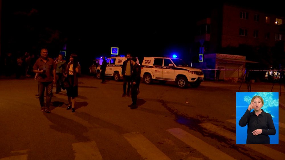 Мужчина открыл стрельбу по прохожим