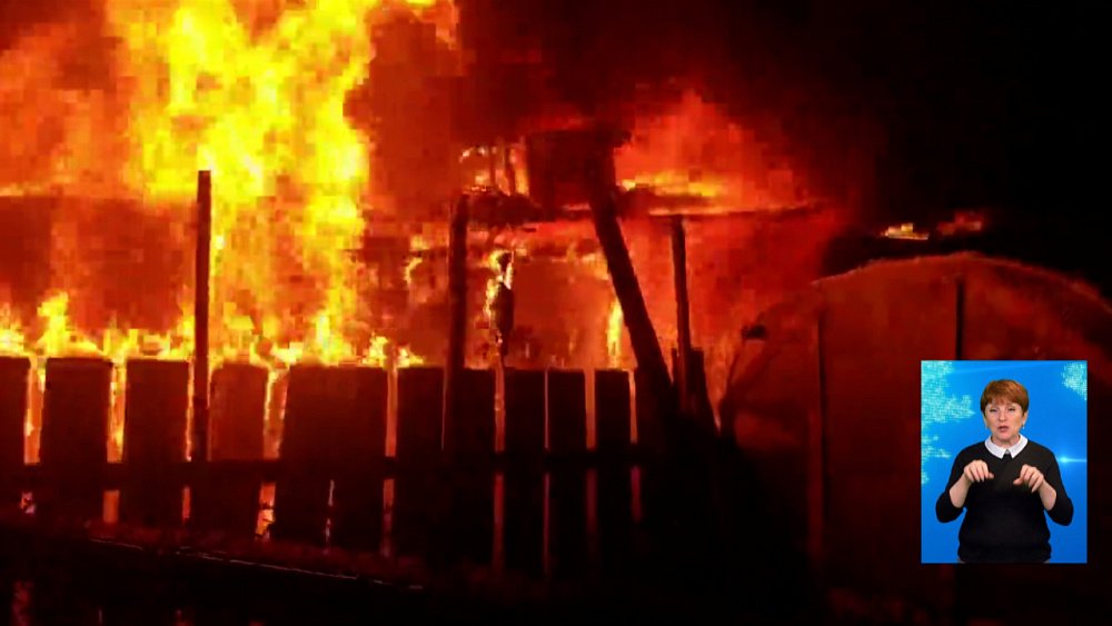 Правоохранители спасли челябинцев из огня