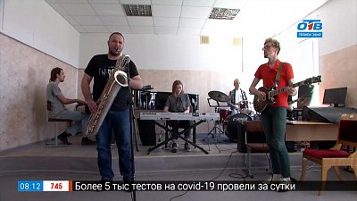 Сюжет «Открытие эстрадно-джазового отделения в Институте искусств»