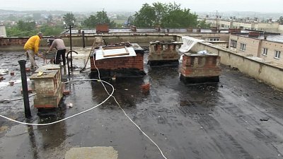 В Миассе затопило многоквартирный дом