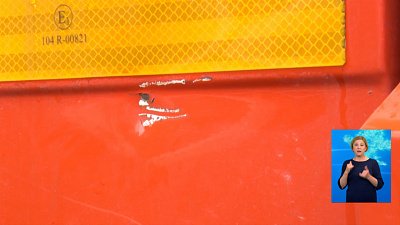 Супруги напали на дорожную технику