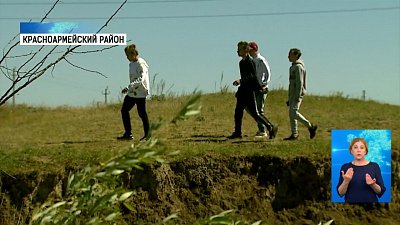 Трое подростков спасли тонущего друга