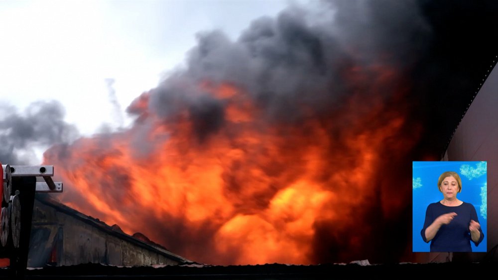 В Миассе загорелось предприятие