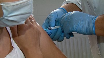 В Челябинске призвали к массовой вакцинации сотрудников общепита и магазинов