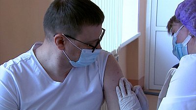 Алексей Текслер поставил прививку от коронавируса