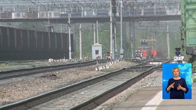 Сотрудницу РЖД ранило на путях