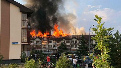 Крупный пожар в Залесье на видео запечатлели десятки камер