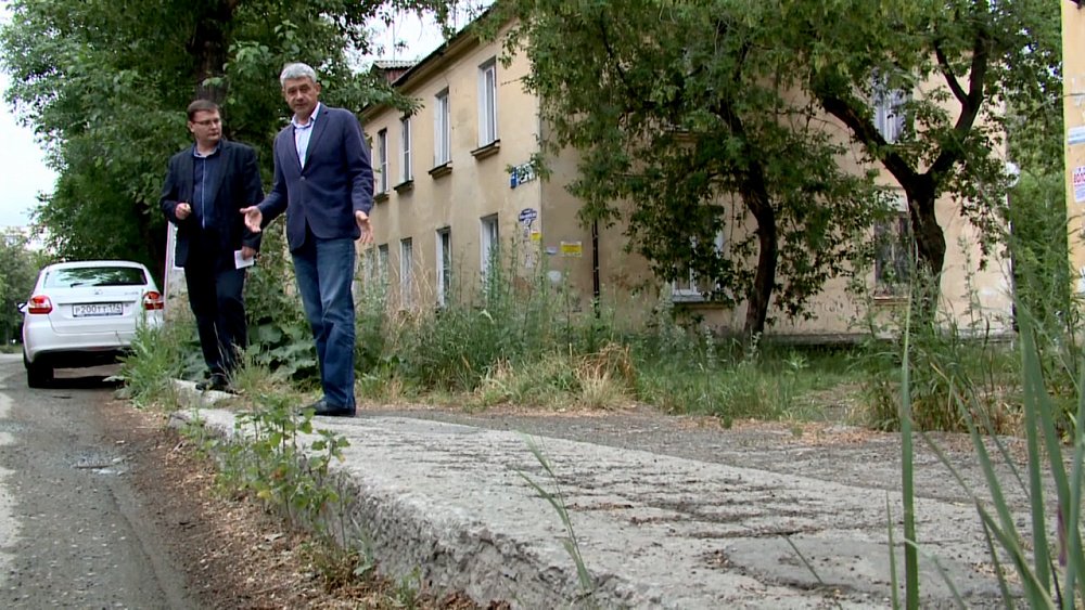 Глава Миасса проинспектировал дороги и тротуары