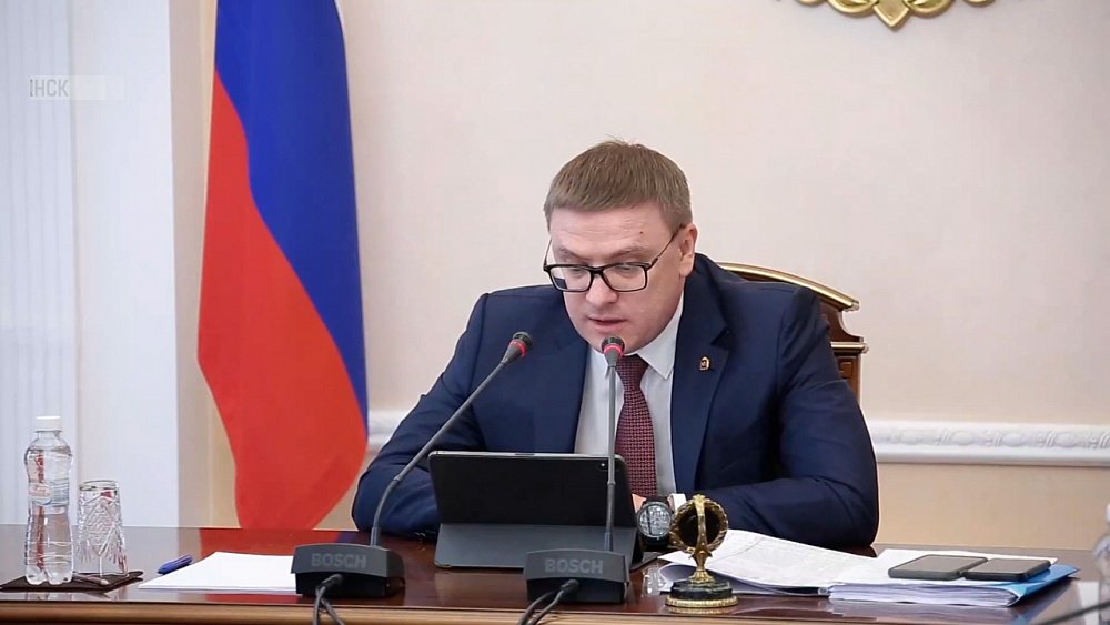 Губернатор отчитал чиновников за долги