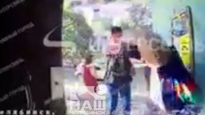 Видеодомофон зафиксировал избиение пенсионера