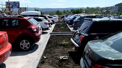 У городского пляжа Тургояка завершаются работы по строительству парковки