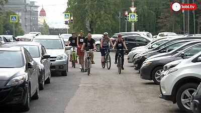 Коллектив Камерного театра закрыл сезон велопробегом по Челябинску