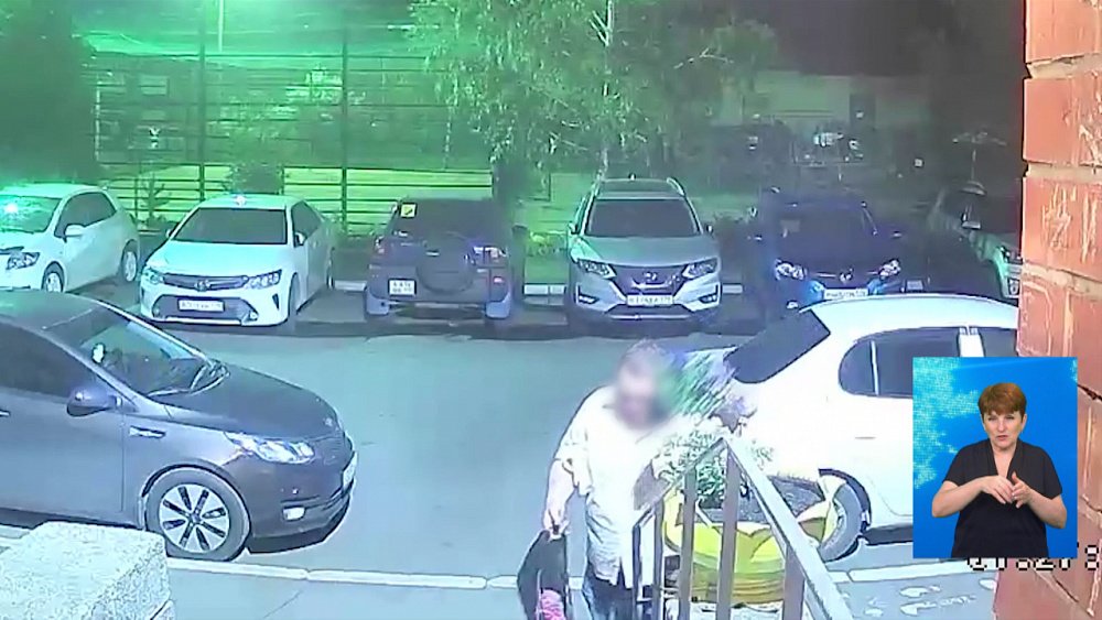 Неизвсетные украли цветы во дворе