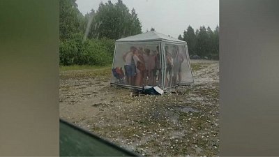 В Копейске из-за града с пляжа эвакуировали 40 человек