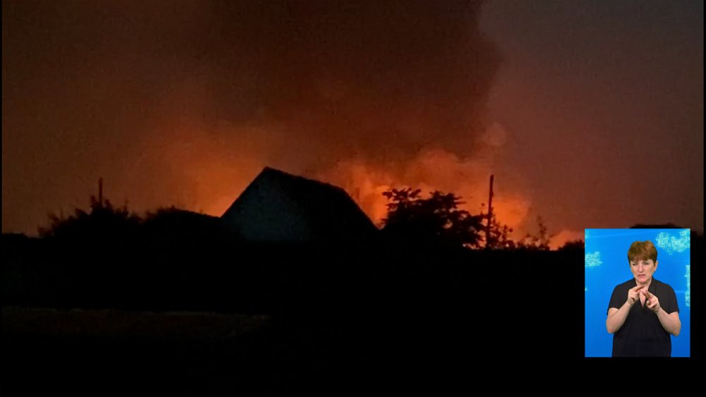 Из-за удара молнии сгорели склады в Аргаяше