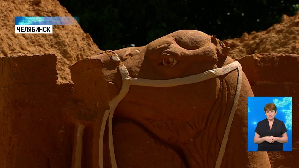 Вандалы разрушили песочные скульптуры