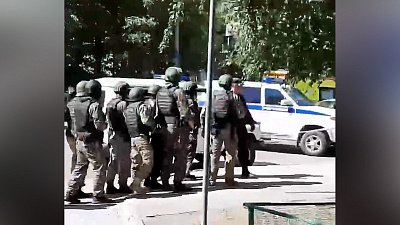 В Тюмени неизвестные захватили отделение Сбербанка