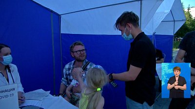 Мобильная бригада ставит прививки на Северо-Западе Челябинска