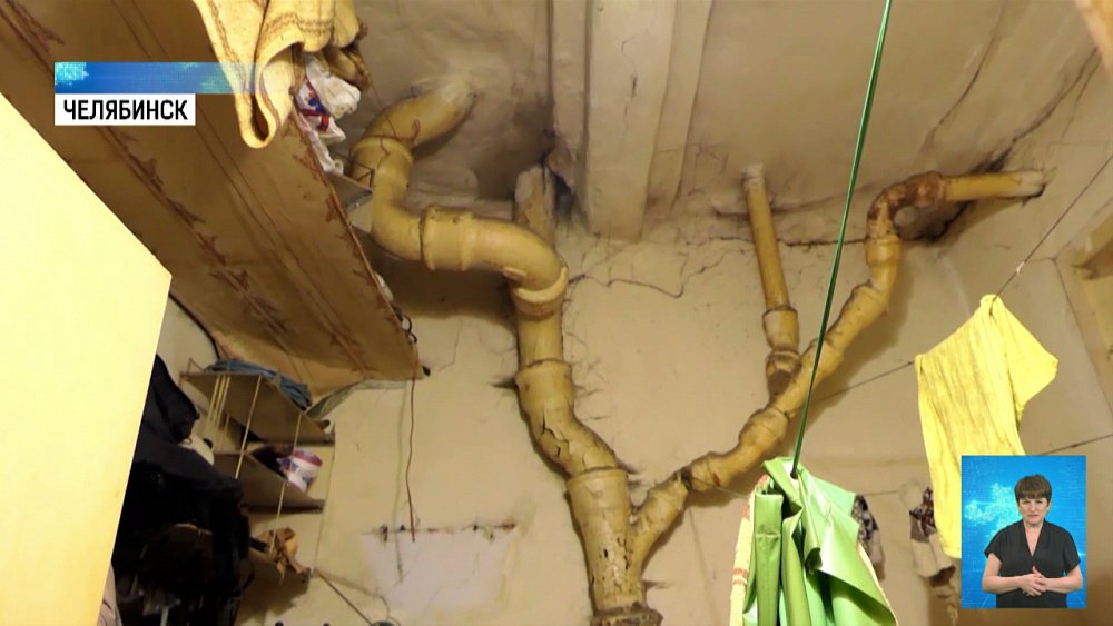 Жилой дом разрушается без внимания коммунальщиков