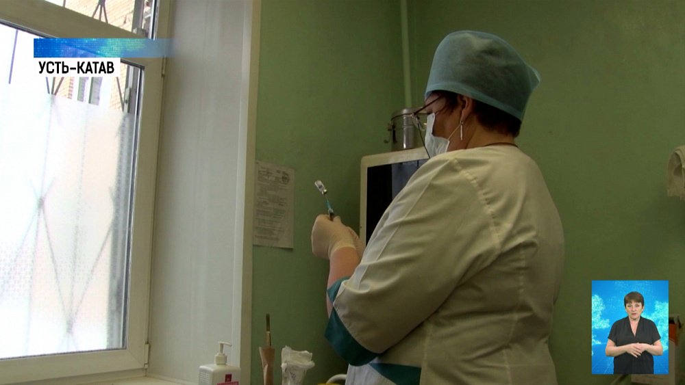 Жителей поселков доставляют транспортом соцслужбы