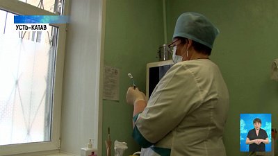 Жителей поселков доставляют транспортом соцслужбы