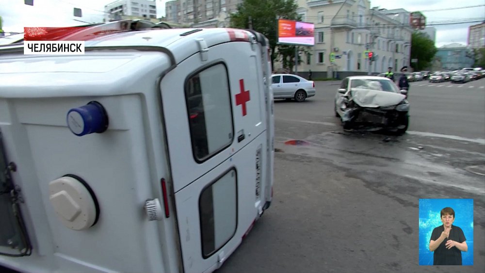 Машина скорой помощи попала в ДТП