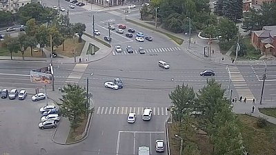 Момент массовой аварии в центре Челябинска попал в объектив камеры