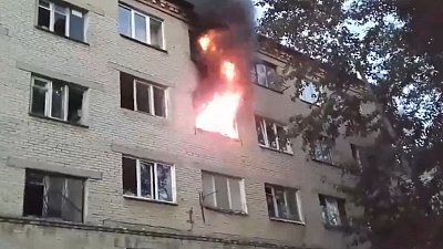 В Златоусте 42 человека эвакуировали из горящего дома