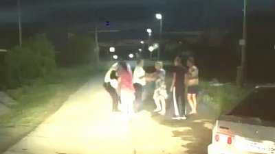 Появилось видео нападения жительницы Чебаркульского района на полицейского