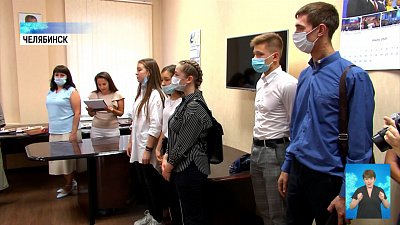 Волонтеров наградили за помощь в пандемию