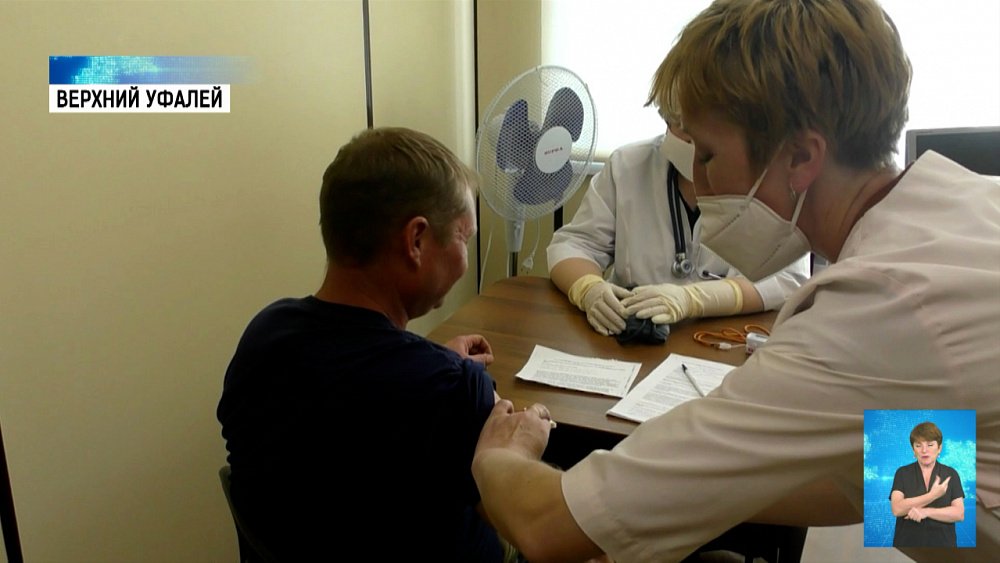 Выездные бригады врачей проводят вакцинацию