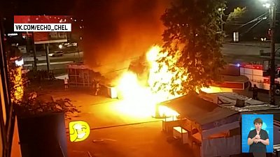 Загорелись торговые павильоны