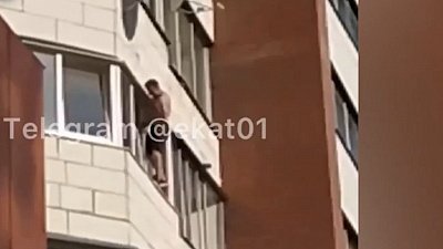 На видео попала смерть мужчины после падения с балкона на Урале 18+