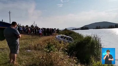 Женщину нашли мёртвой в машине на дне пруда