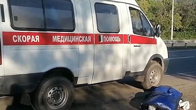 В Челябинске женщина разбилась, выпрыгнув на ходу из скорой 18+