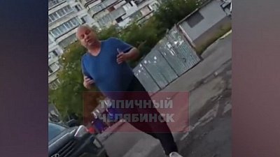 Челябинец вымогает деньги у соседей за парковку во дворе