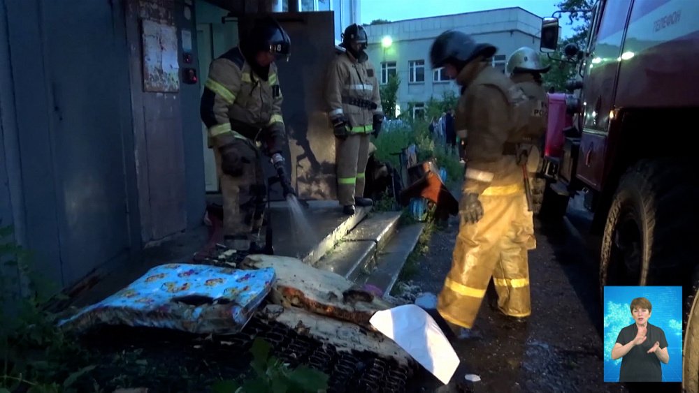 Женщина с ребёнком спаслись из огня