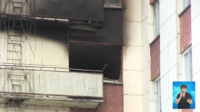 10 человек эвакуировали из горящего дома