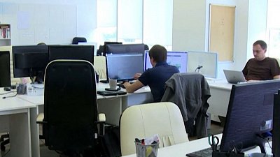 Челябинцы рассказали, соблюдают ли они дресс-код на рабочих местах