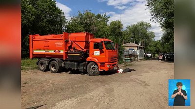 Мусоровозы сбили троих человек