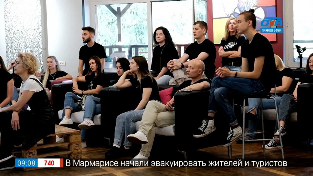 Мастер-класс по визажу в сюжете «Проект „Лица 3“ продолжается»