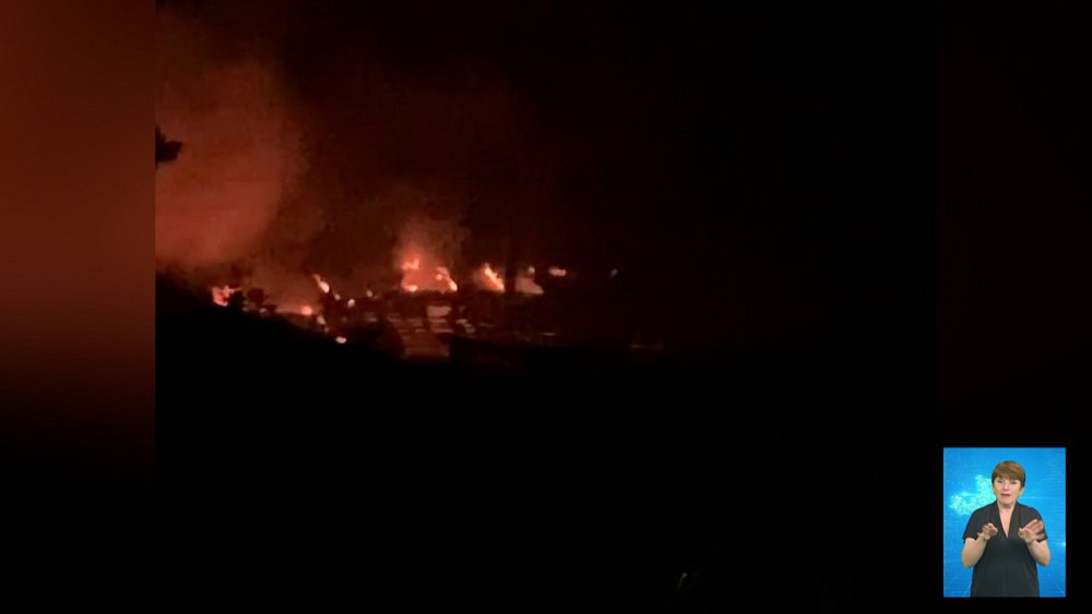 В Миассе загорелась пилорама