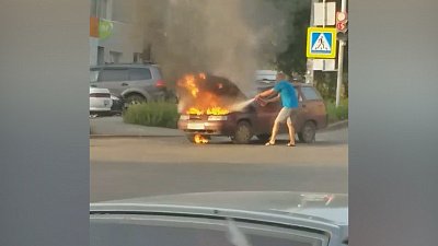 Автомобильный пожар в Копейске попал на видео