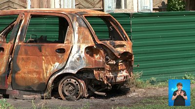 Школьной учительнице подожгли машину