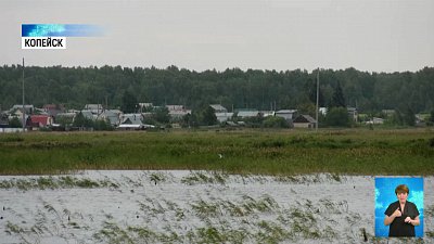 На озере Синеглазово откачивают воду