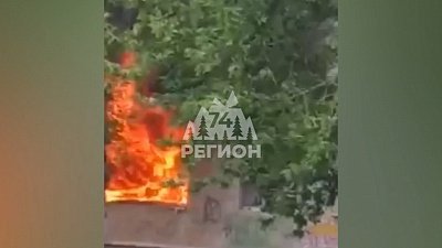 В Екатеринбурге очевидцы сняли на видео тушение пожара после взрыва в квартире