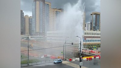 Коммунальный фонтан на Тополиной аллее: видео очевидцев